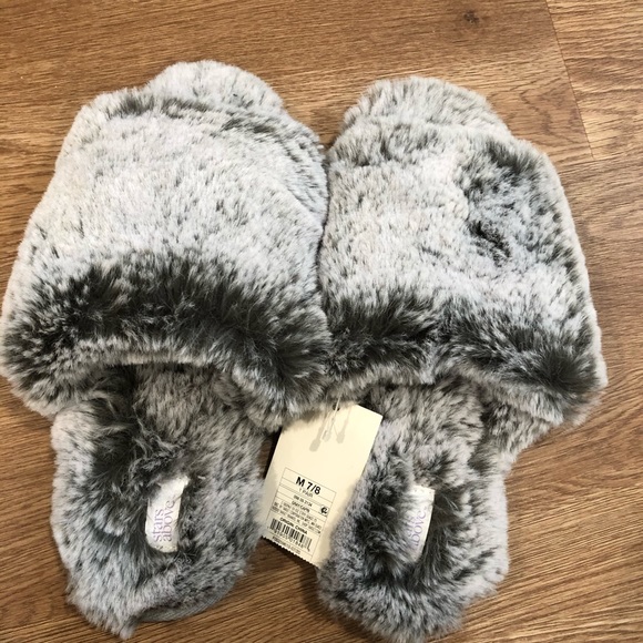 Shoes - Women’s fur slippers